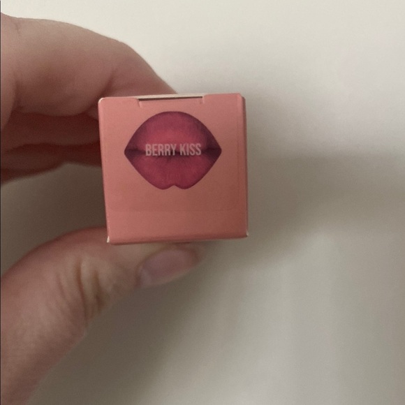 HUDA BEAUTY Lip Blush - Berry Kiss - Picture 2 of 4